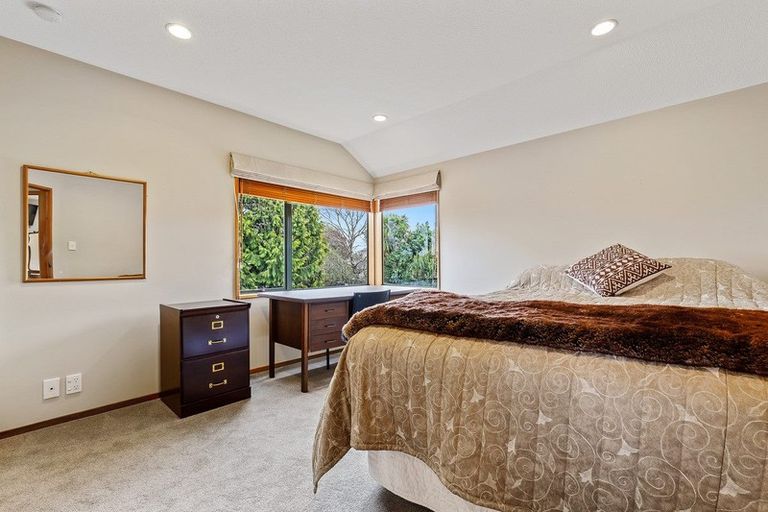 Photo of property in 2/120 Memorial Avenue, Burnside, Christchurch, 8053