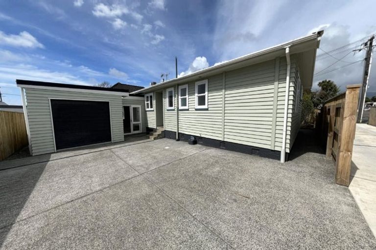 Photo of property in 6 Seddon Street, Levin, 5510