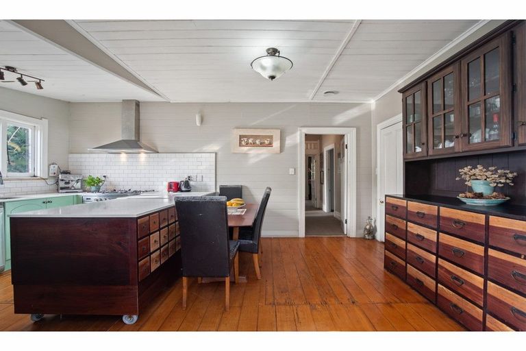 Photo of property in 404 Awhitu Central Road, Awhitu, Waiuku, 2684