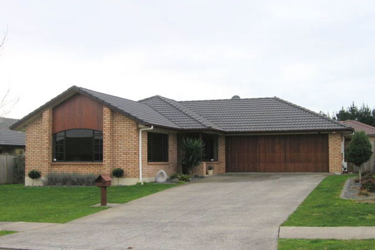 Photo of property in 6 Gilford Place, East Tamaki Heights, Auckland, 2016