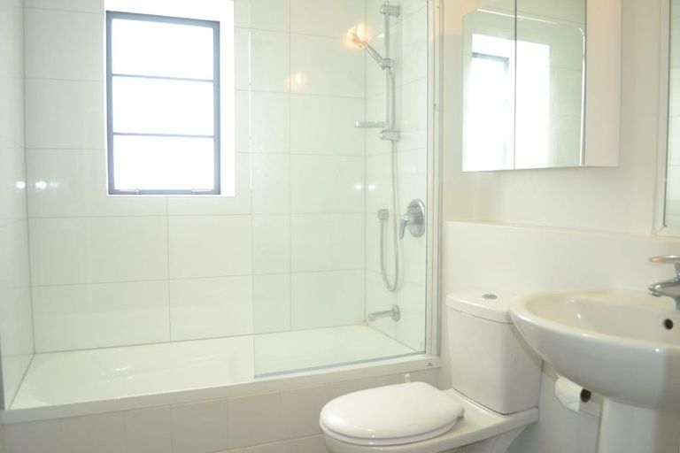 Photo of property in Westhaven Apartments, 20/127 Molesworth Street, Thorndon, Wellington, 6011