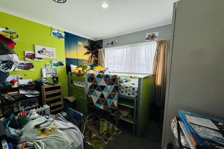 Photo of property in 2/17 Queen Street, Papakura, 2110