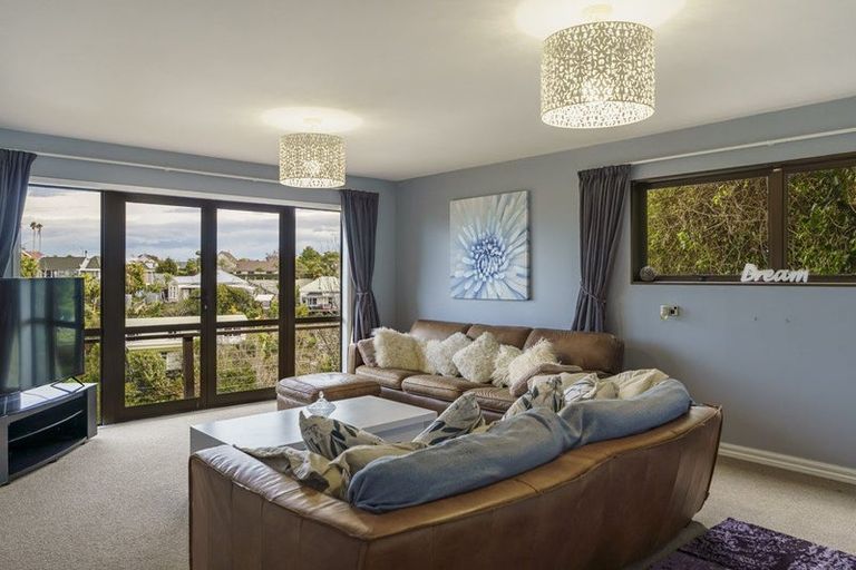 Photo of property in 3 Sealy Road, Bluff Hill, Napier, 4110