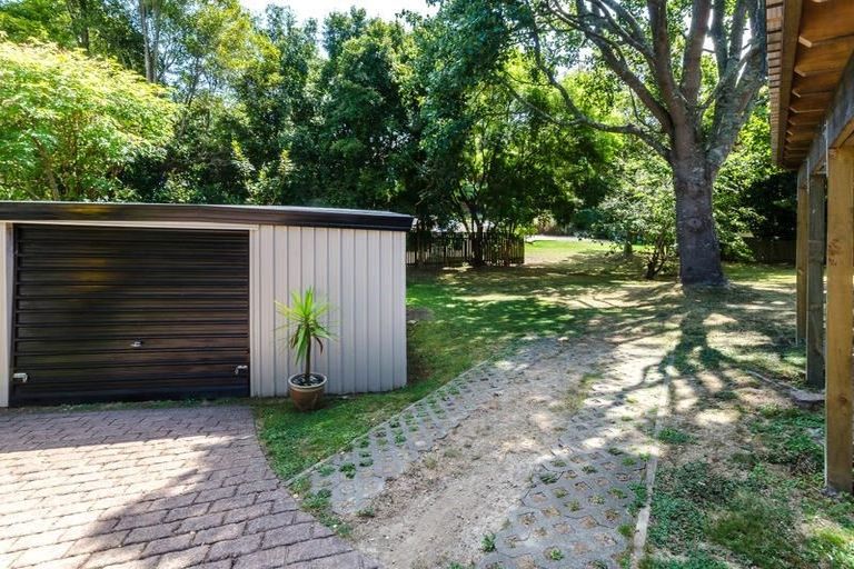 Photo of property in 14 Palmetto Place, Goodwood Heights, Auckland, 2105