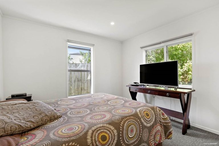 Photo of property in 808 East Coast Road, Oteha, Auckland, 0630