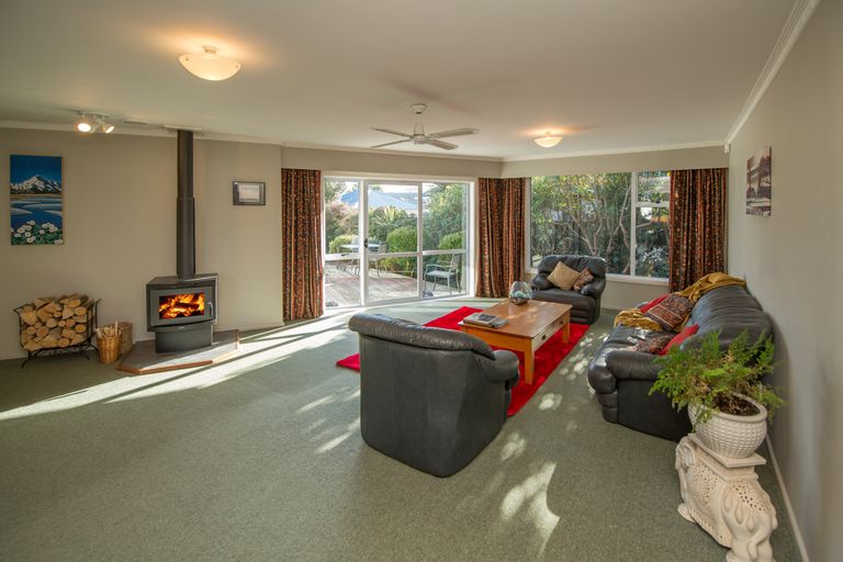 Photo of property in 6 Shirldale Place, Avonhead, Christchurch, 8042