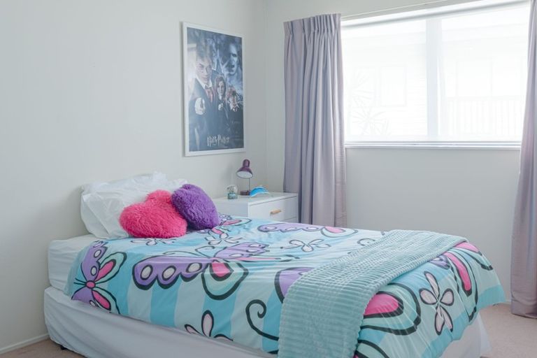 Photo of property in 2/310 Wairau Road, Glenfield, Auckland, 0629