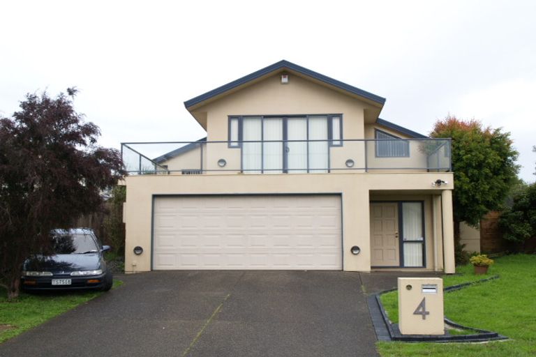 Photo of property in 4 Hagen Close, Golflands, Auckland, 2013