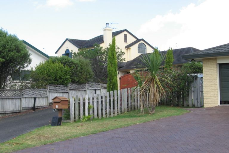 Photo of property in 11 Cesari Place, West Harbour, Auckland, 0618