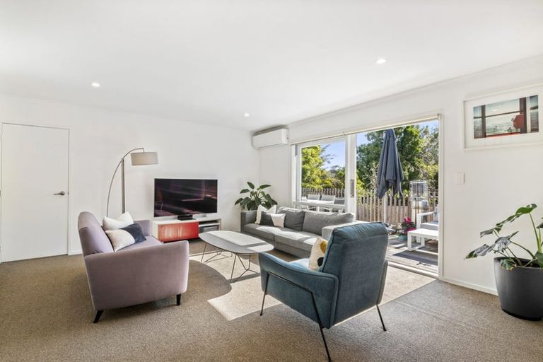 Photo of property in 2/193 Lake Road, Belmont, Auckland, 0622