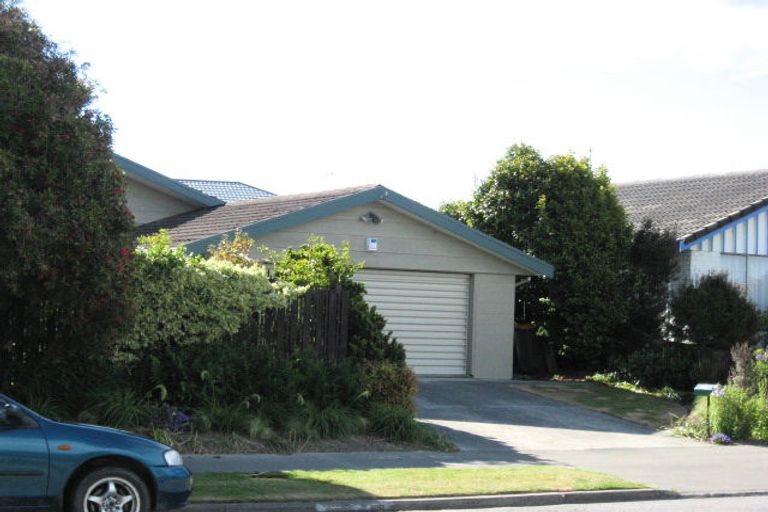 Photo of property in 105 Woodbury Street, Russley, Christchurch, 8042