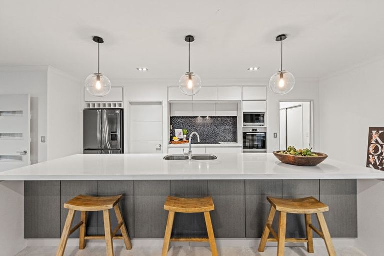 Photo of property in 43 Oakgrove Drive, Rangiora, 7400