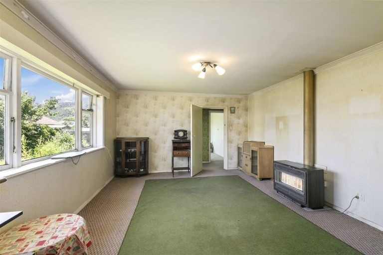 Photo of property in 9 Foster Street, Taita, Lower Hutt, 5011