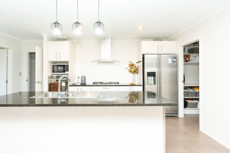 Photo of property in 28 Whitney Place, Rototuna North, Hamilton, 3210