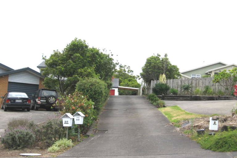 Photo of property in 2/7 Altair Place, Windsor Park, Auckland, 0632