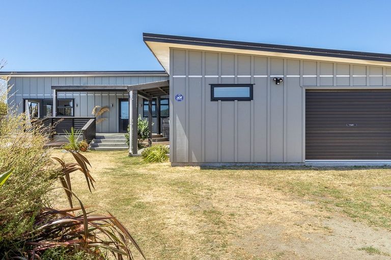 Photo of property in 35 Seagrass Place, Otaki Beach, Otaki, 5512