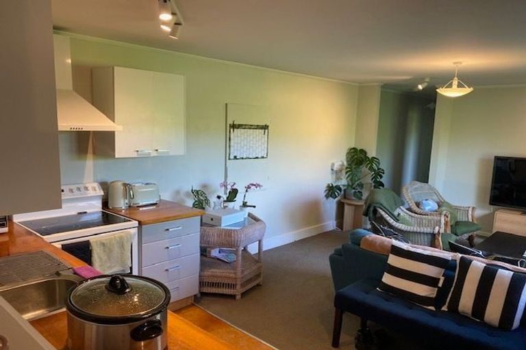 Photo of property in 12 Harland Street, Brooklyn, Wellington, 6021