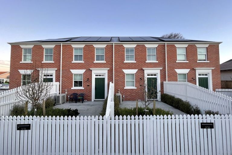 Photo of property in 4/30 Hargest Crescent, Sydenham, Christchurch, 8023