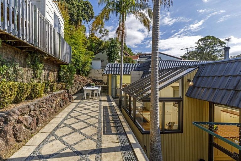 Photo of property in 4 Saddleback Rise, Murrays Bay, Auckland, 0630