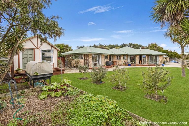Photo of property in 34 Kiwi Avenue, Waikuku Beach, 7473