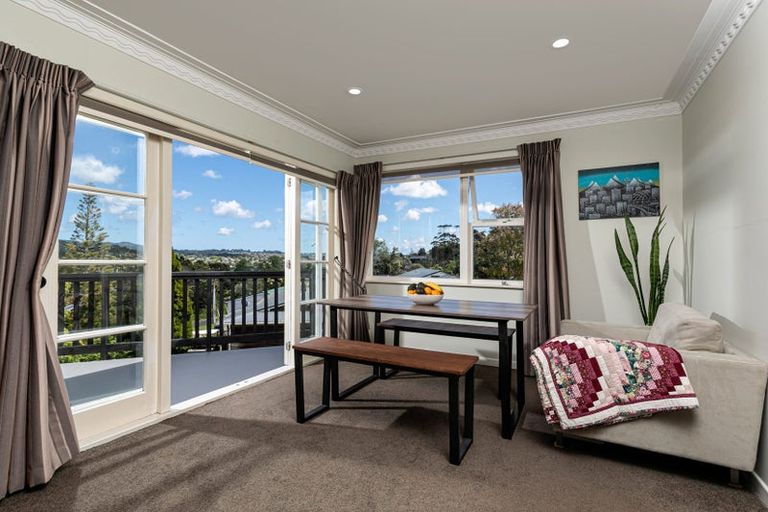 Photo of property in 81 Rangeview Road, Sunnyvale, Auckland, 0612