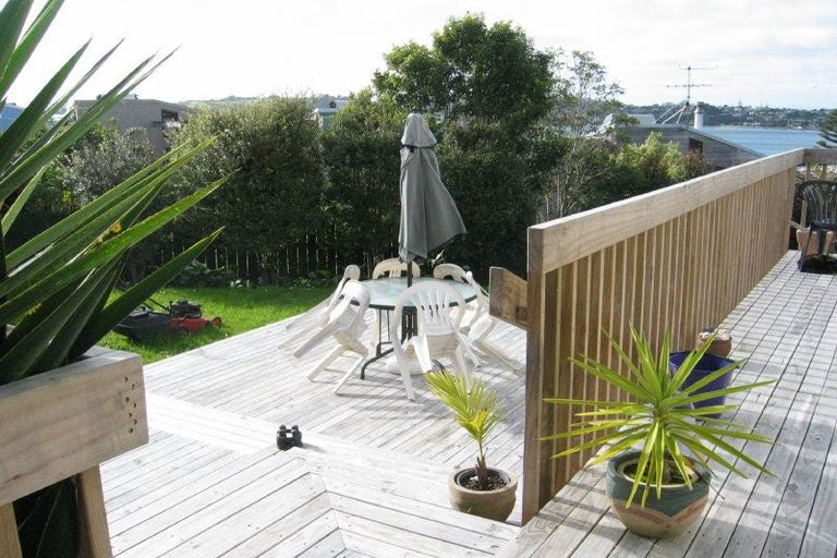 Photo of property in 23a Melandra Road, Stanmore Bay, Whangaparaoa, 0932