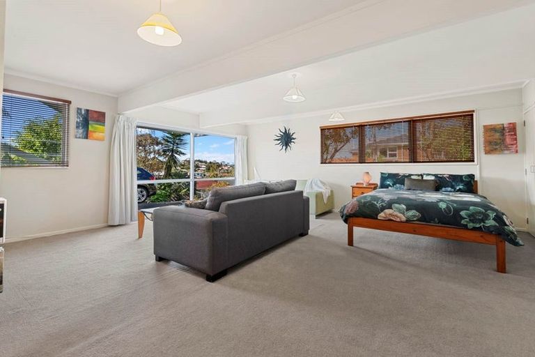 Photo of property in 18 Arosa Place, Forrest Hill, Auckland, 0620