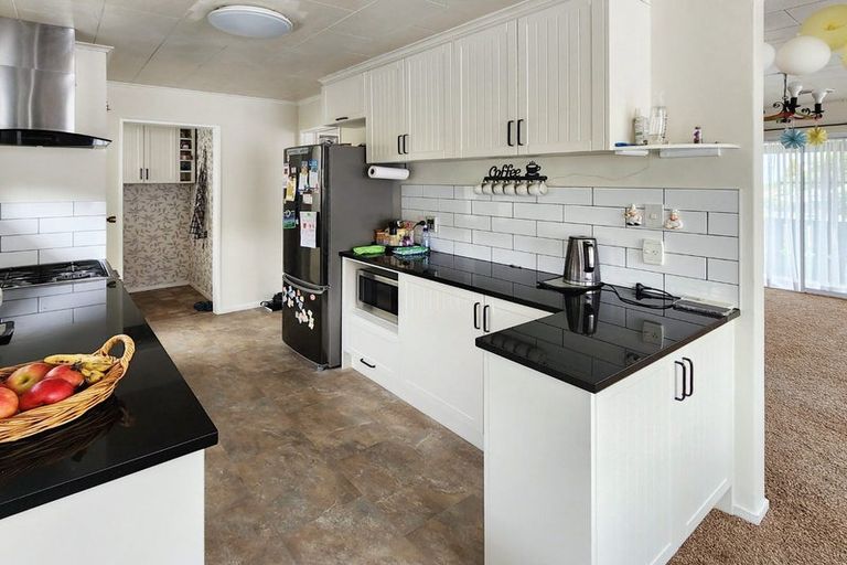 Photo of property in 214 Major Drive, Kelson, Lower Hutt, 5010