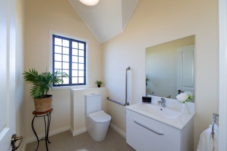 Photo of property in 38 Kensington Drive, Taradale, Napier, 4112