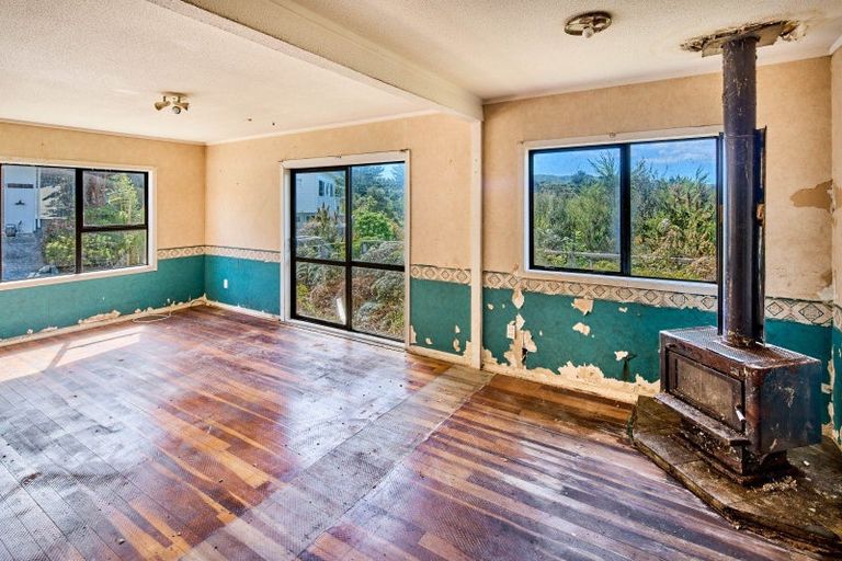 Photo of property in 71 Logie Street, Stokes Valley, Lower Hutt, 5019