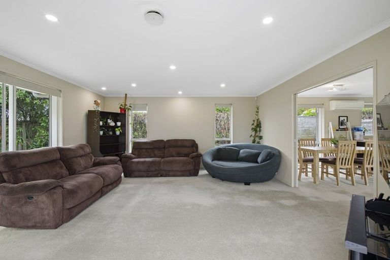 Photo of property in 10 Ernest Shackleton Place, Waiuku, 2123