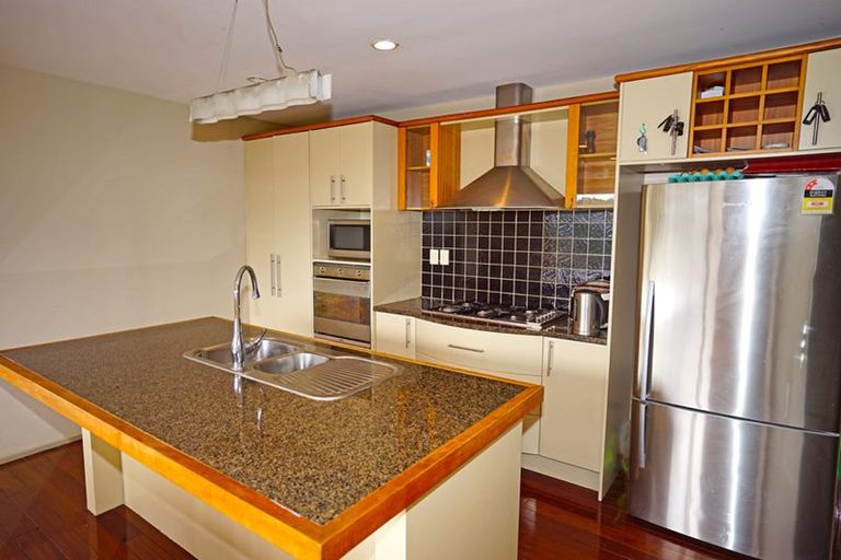 Photo of property in 17d Balmain Road, Birkenhead, Auckland, 0626