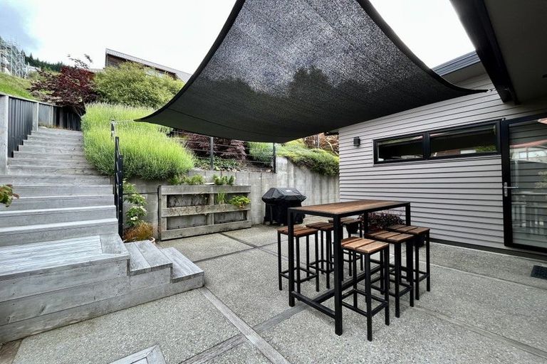 Photo of property in 70 Wynyard Crescent, Fernhill, Queenstown, 9300