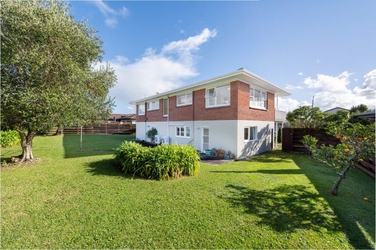 Photo of property in 8 Fielding Crescent, Farm Cove, Auckland, 2012