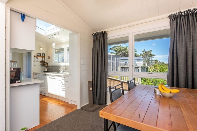 Photo of property in 15 Dunmail Way, Newlands, Wellington, 6037