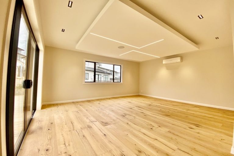 Photo of property in 27 Colliston Rise, Pinehill, Auckland, 0632