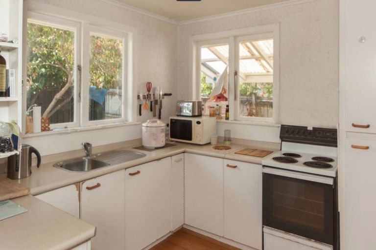 Photo of property in 24 Coniston Avenue, Te Atatu South, Auckland, 0610