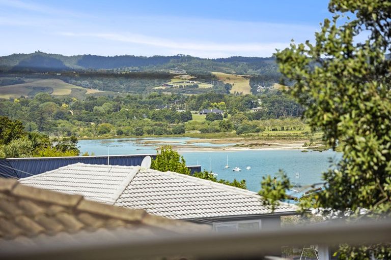 Photo of property in 109 Sandspit Road, Shelly Park, Auckland, 2014