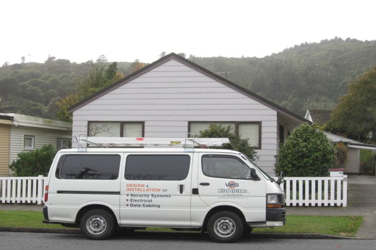 Photo of property in 2/81 Glen Road, Stokes Valley, Lower Hutt, 5019