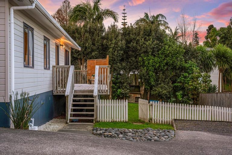 Photo of property in 25 Broadfield Street, Massey, Auckland, 0614