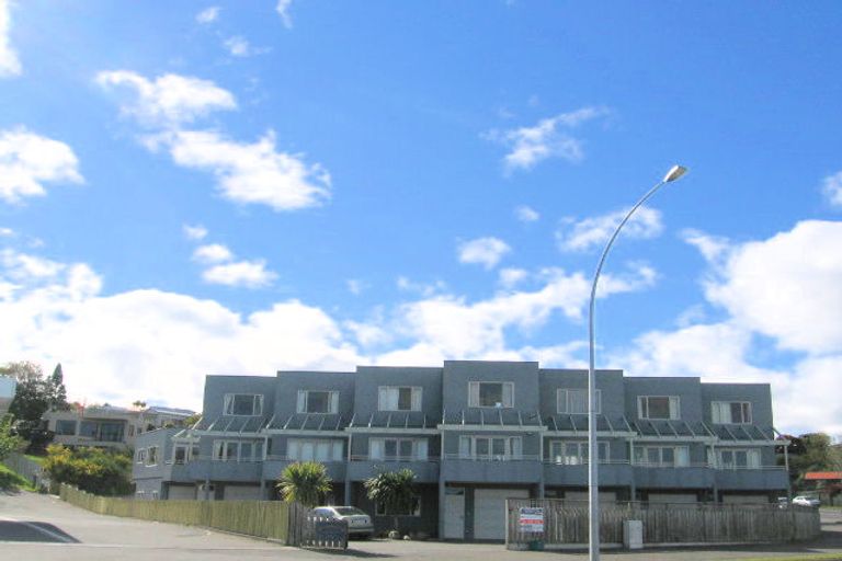 Photo of property in 206 Lake Terrace, Waipahihi, Taupo, 3330