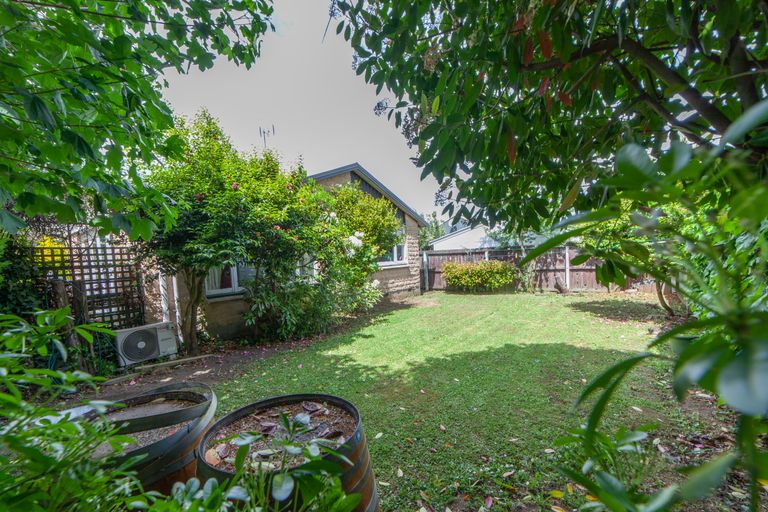 Photo of property in 5 Burrows Place, Ilam, Christchurch, 8041