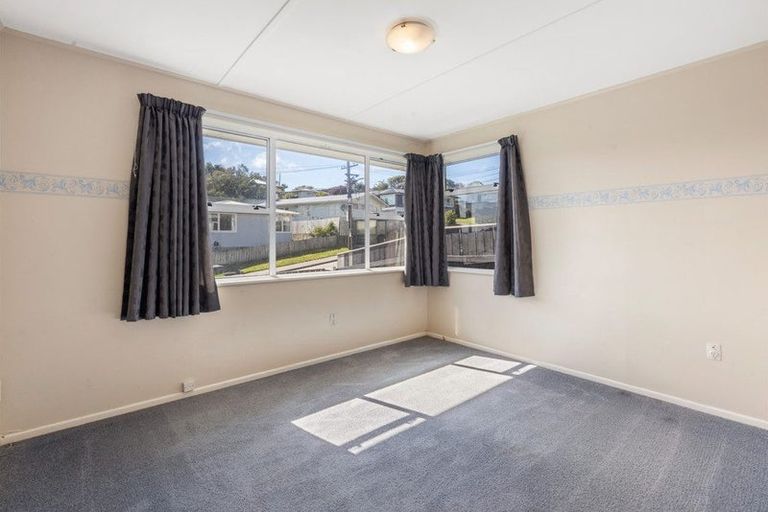 Photo of property in 96 Beazley Avenue, Paparangi, Wellington, 6037