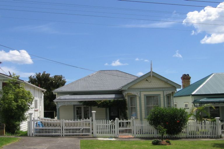 Photo of property in 21 Kiwi Road, Stanley Point, Auckland, 0624