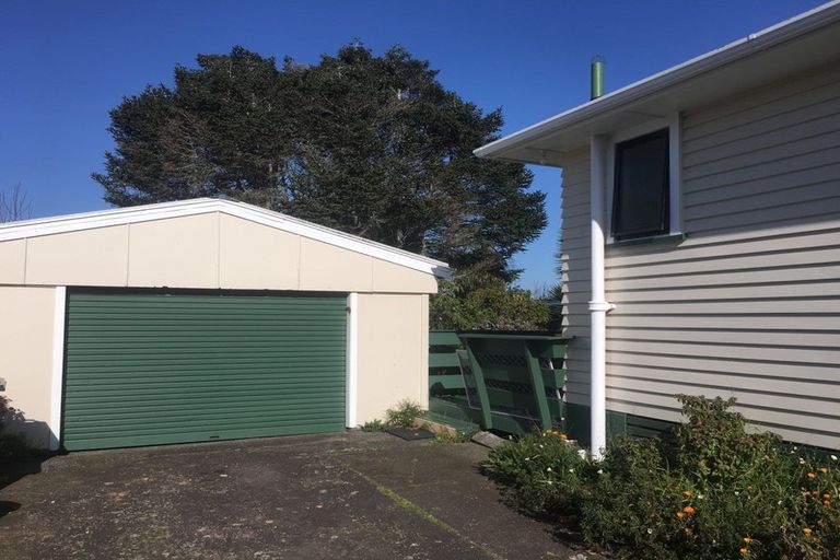 Photo of property in 17 Raleigh Street, Waitara, 4320
