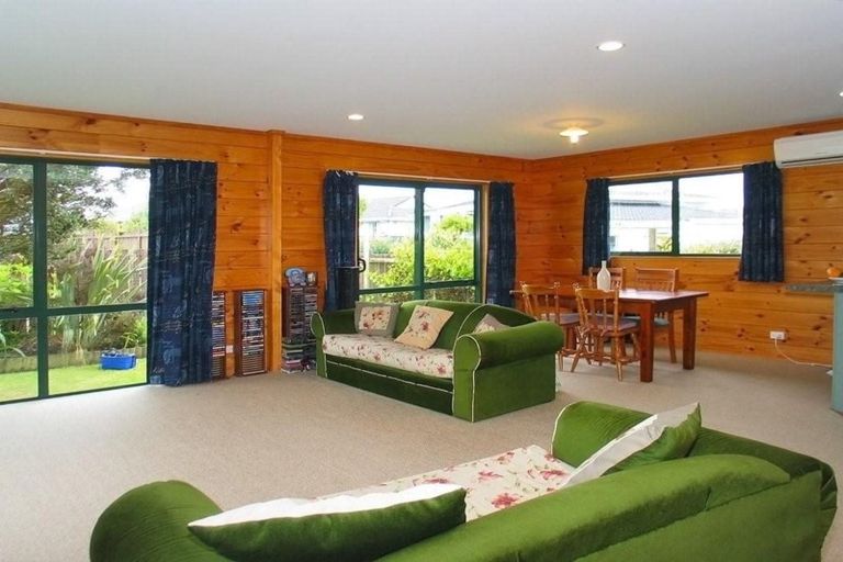 Photo of property in 74a Guadeloupe Crescent, Grenada Village, Wellington, 6037