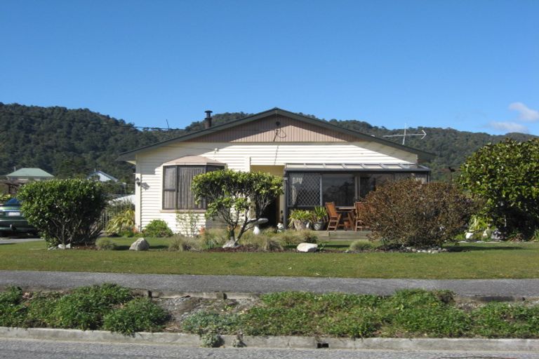 Photo of property in 74 Domett Esplanade, Cobden, Greymouth, 7802