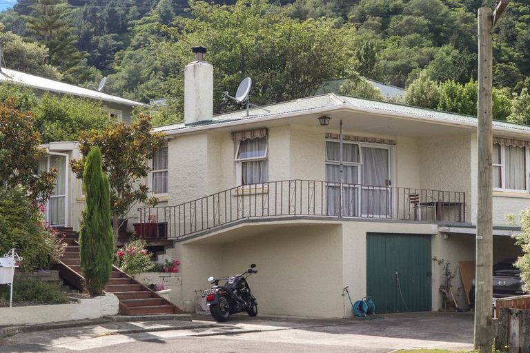 Photo of property in 116 Waikawa Road, Picton, 7220