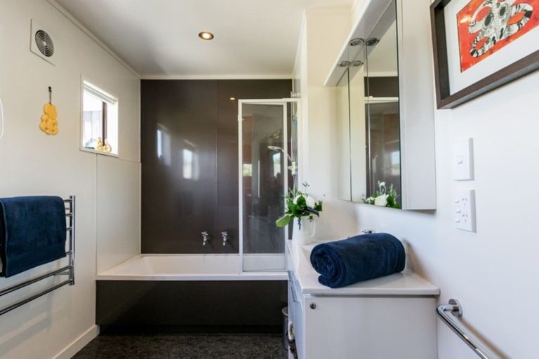 Photo of property in 46 Muritai Crescent, Havelock North, 4130