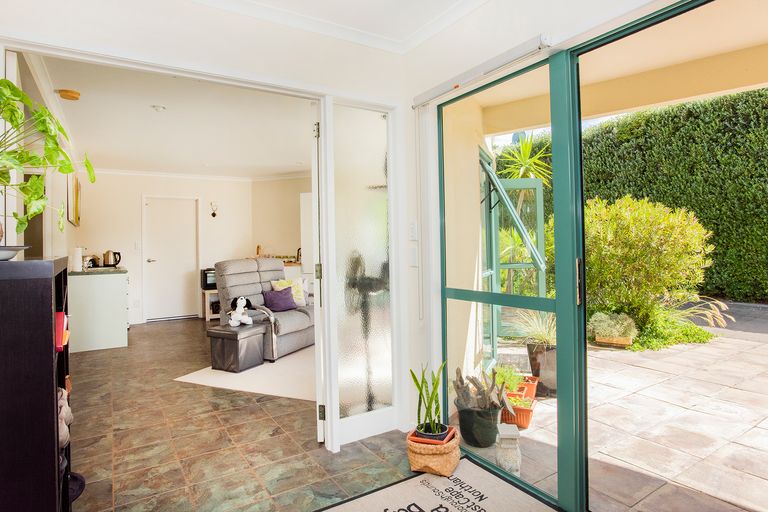 Photo of property in 64 Moana Road, Okitu, Gisborne, 4010